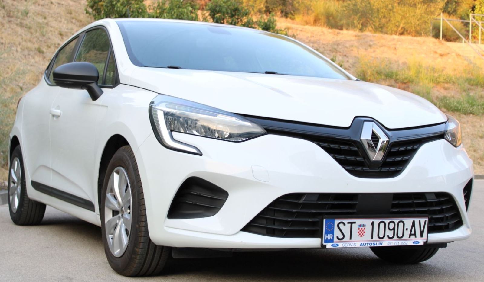 CLIO TCE*MODEL 2021G*LED*TEMPOMAT*ESP*NOVE GUME*SERVISNA*REG.9./2027.G, fotografija 3