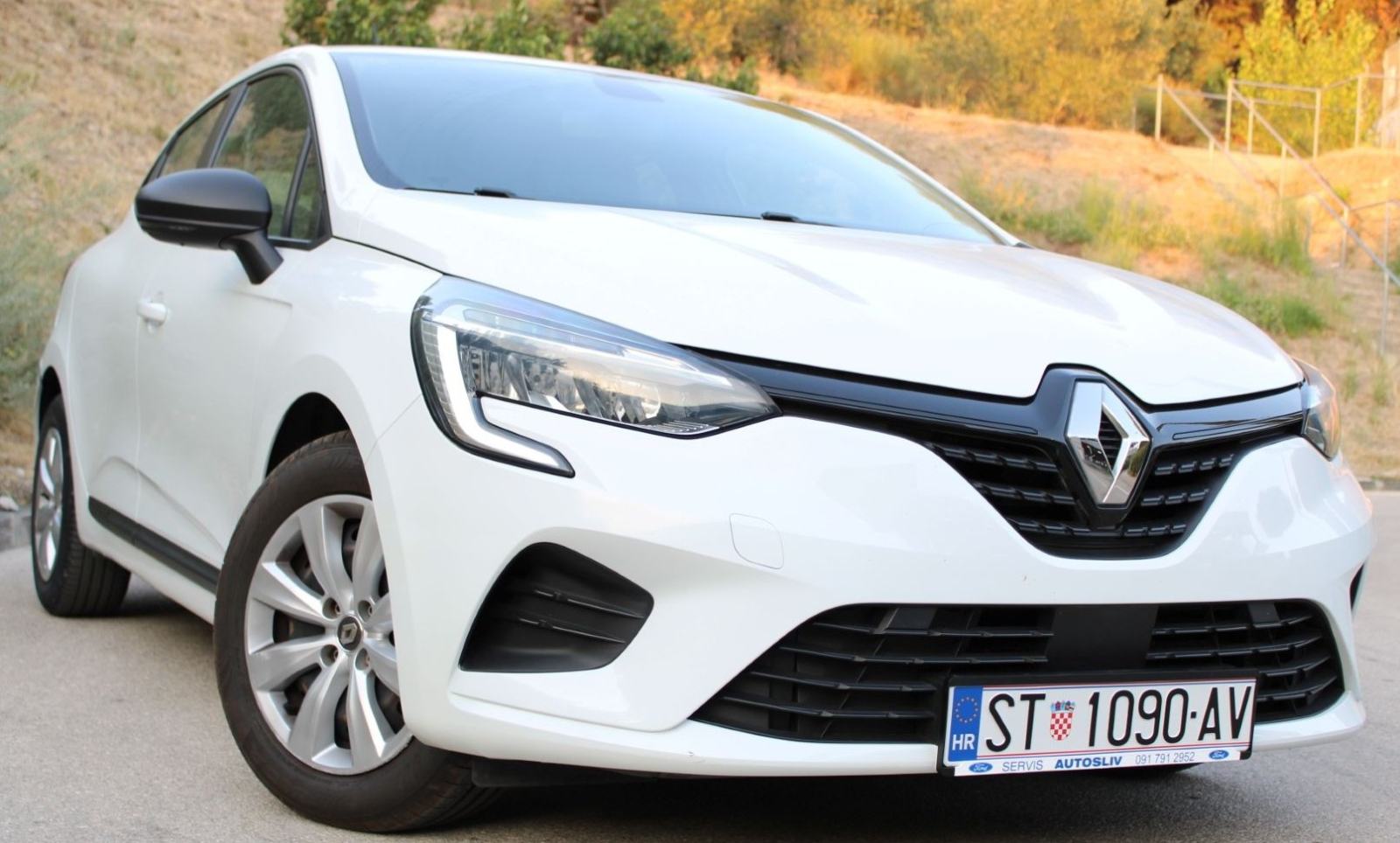 CLIO TCE*MODEL 2021G*LED*TEMPOMAT*ESP*NOVE GUME*SERVISNA*REG.9./2027.G, fotografija 4