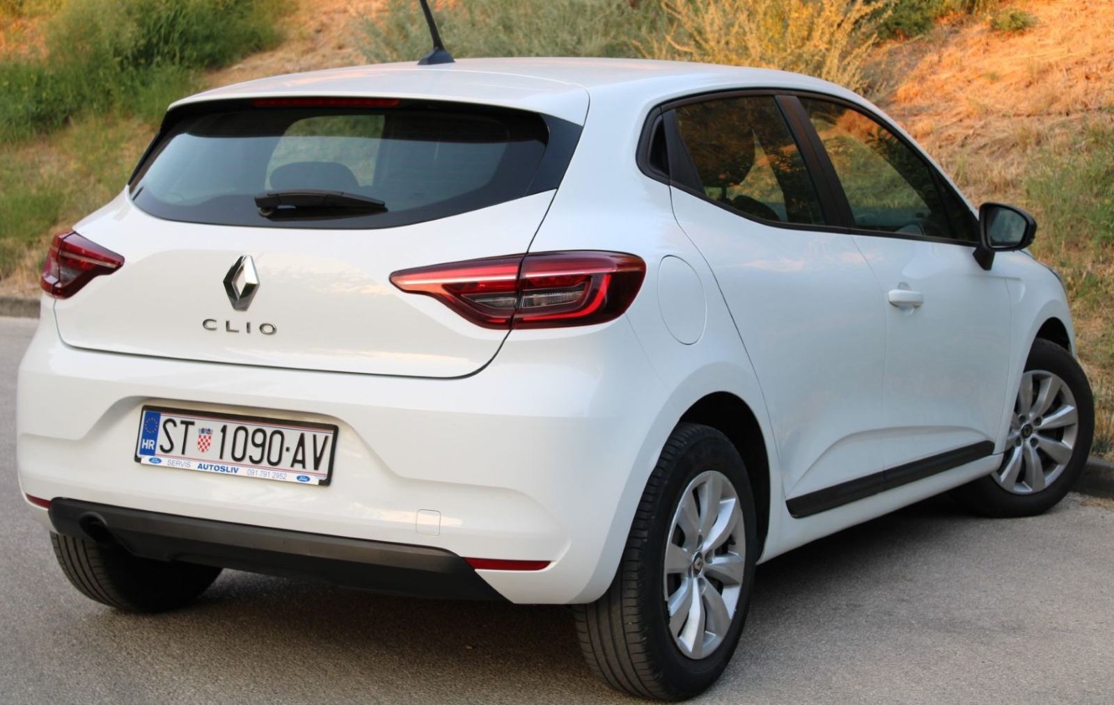 CLIO TCE*MODEL 2021G*LED*TEMPOMAT*ESP*NOVE GUME*SERVISNA*REG.9./2027.G, fotografija 12