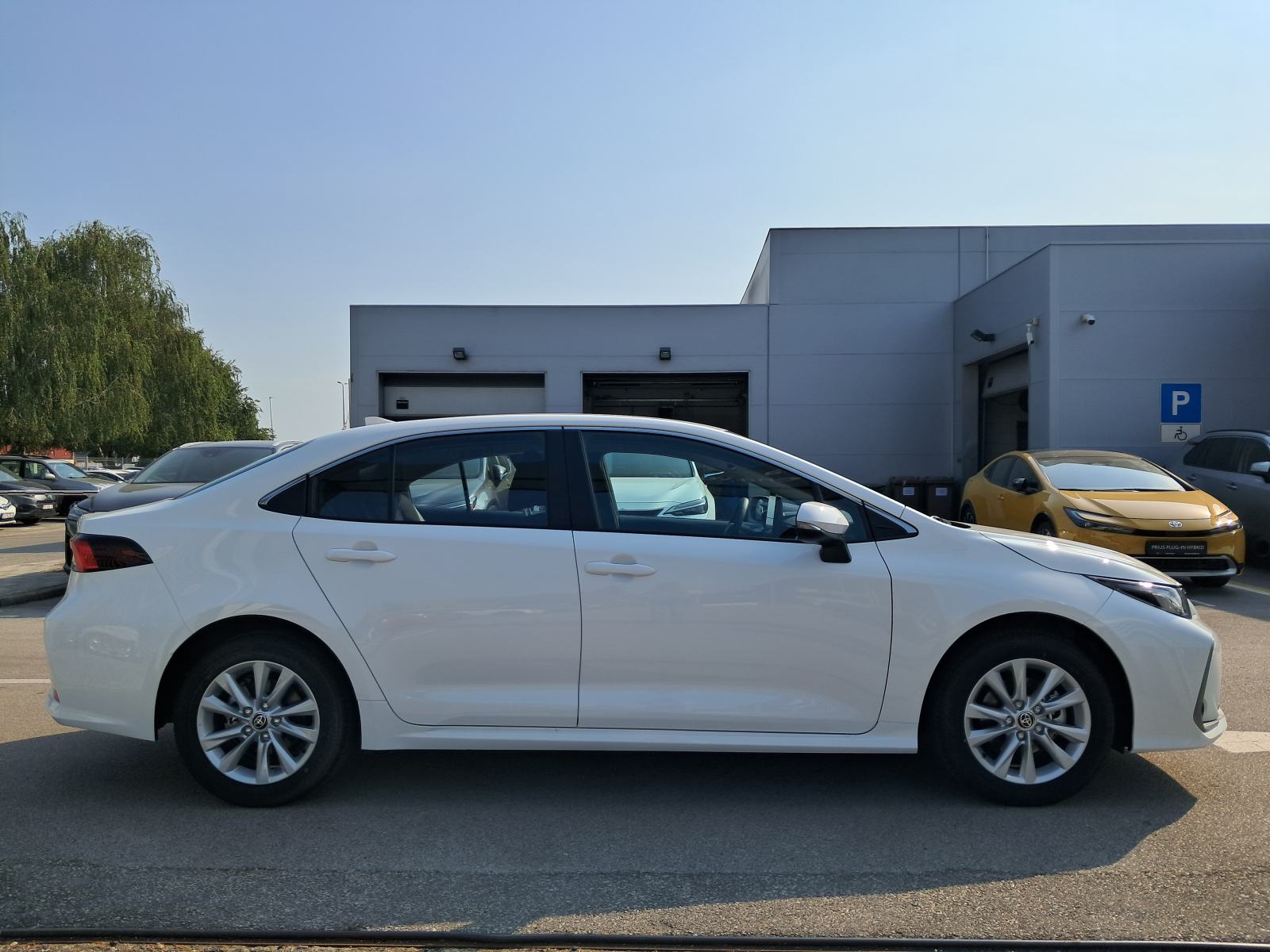 COROLLA SD 1.5 M/T LUNA * VOZILA U DOLASKU * ISPORUKA KRAJEM GODINE.., fotografija 5