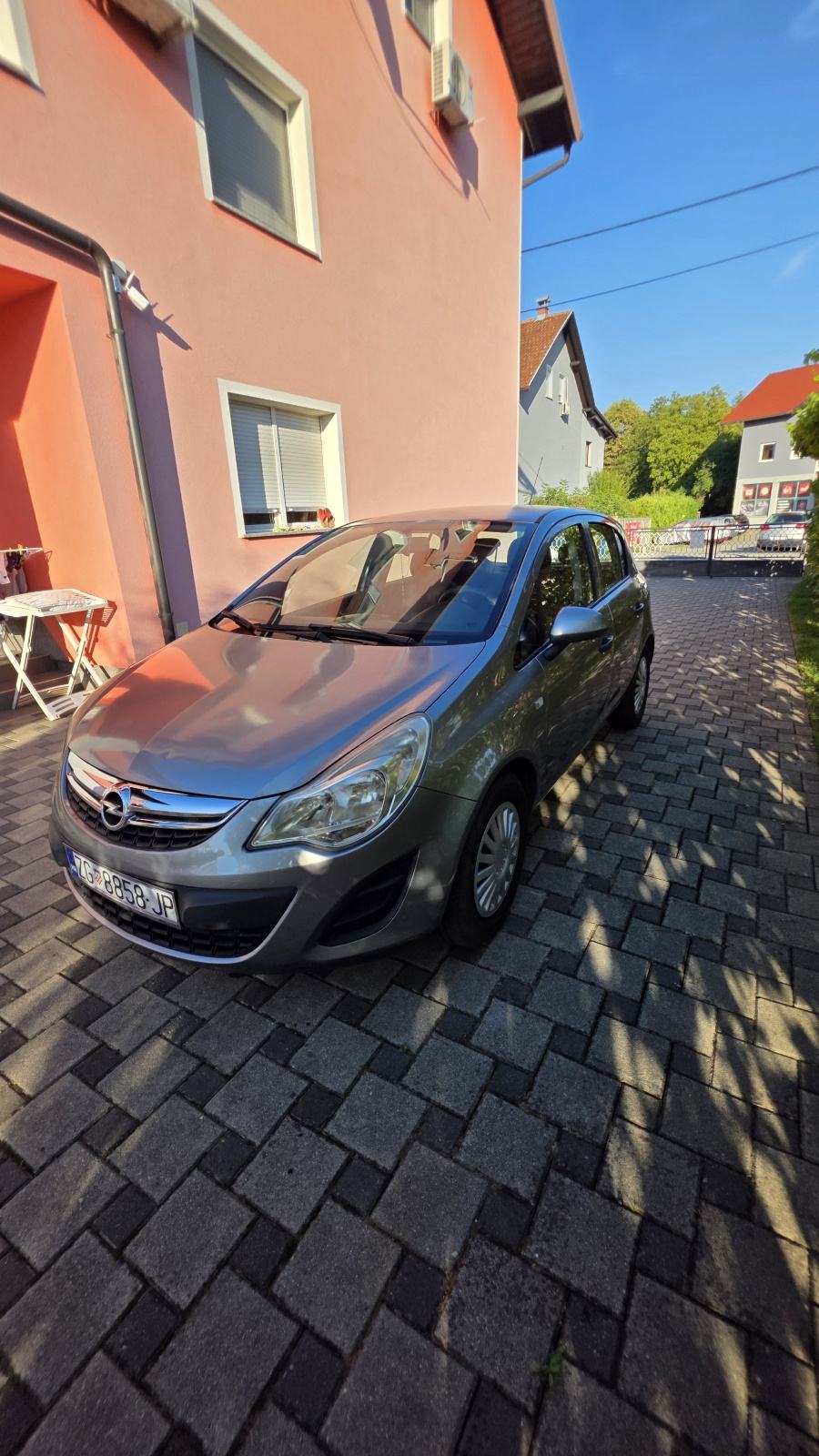 Corsa automatik,nove gume, veliki servis,servisna povjest,2 seta kotač, fotografija 2
