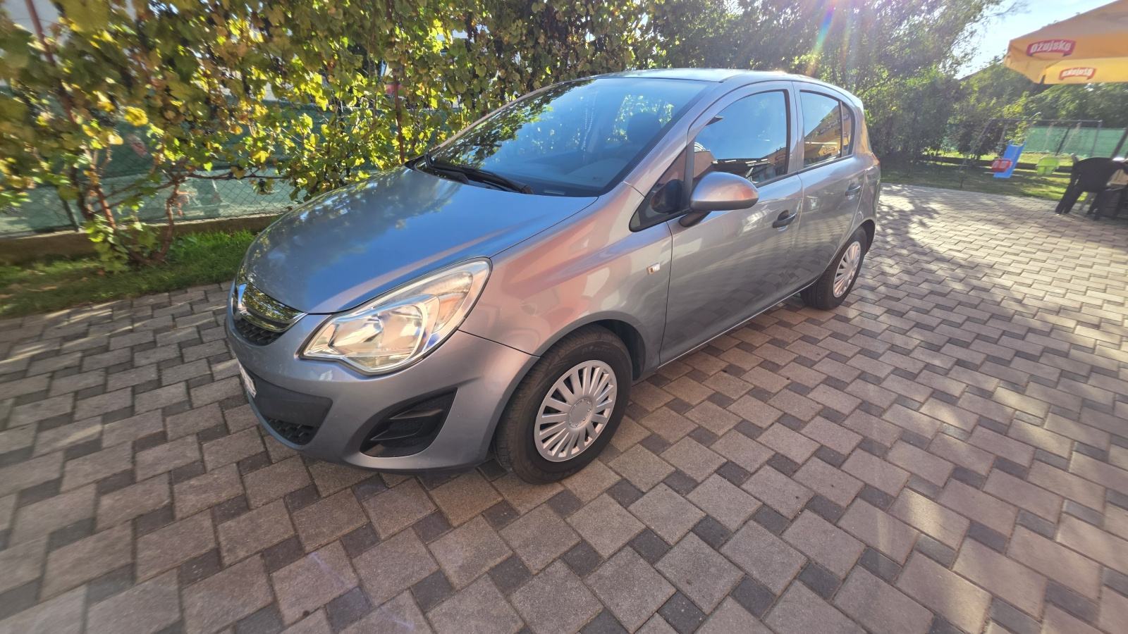 Corsa automatik,nove gume, veliki servis,servisna povjest,2 seta kotač, fotografija 11