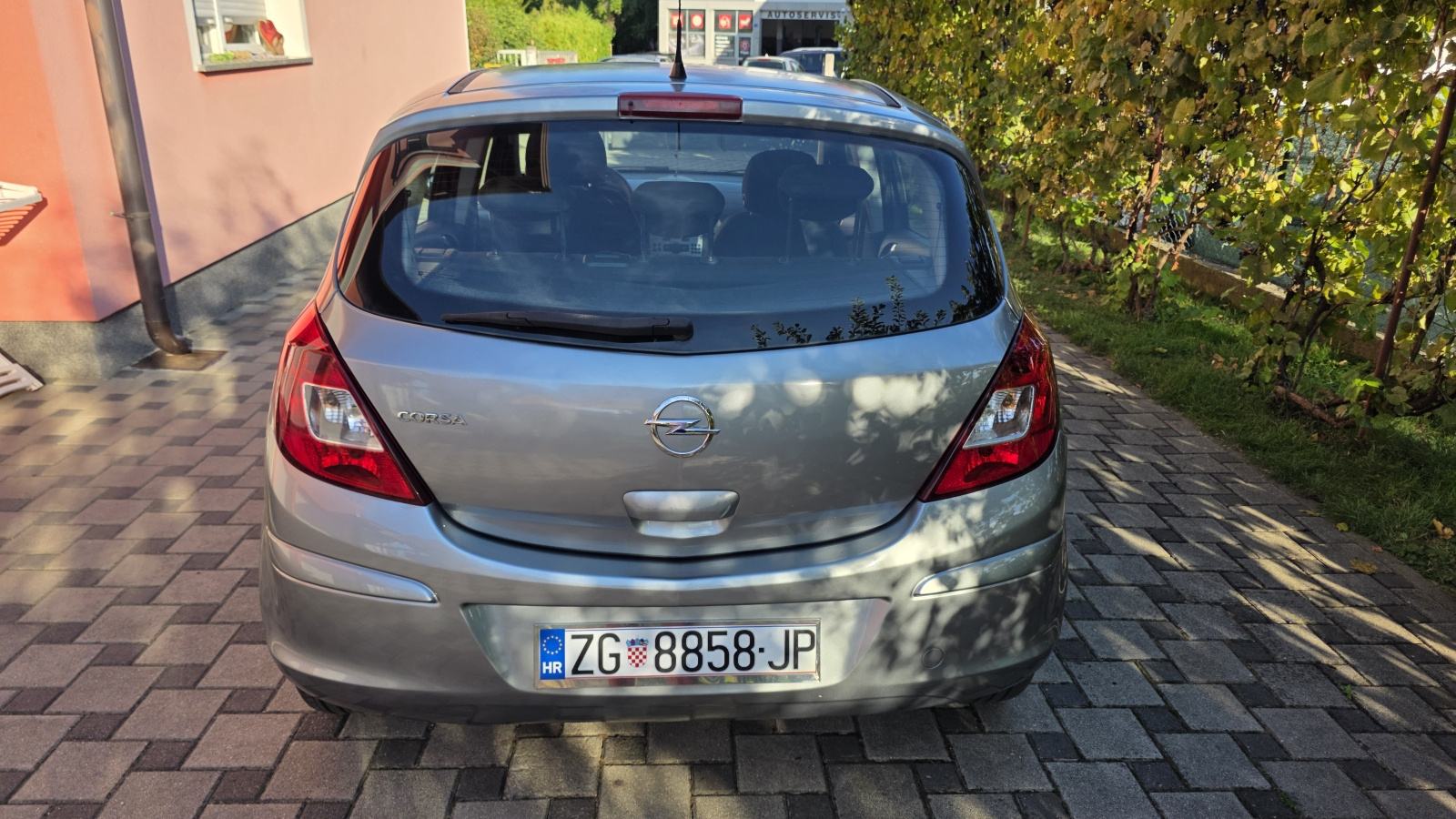 Corsa automatik,nove gume, veliki servis,servisna povjest,2 seta kotač, fotografija 4