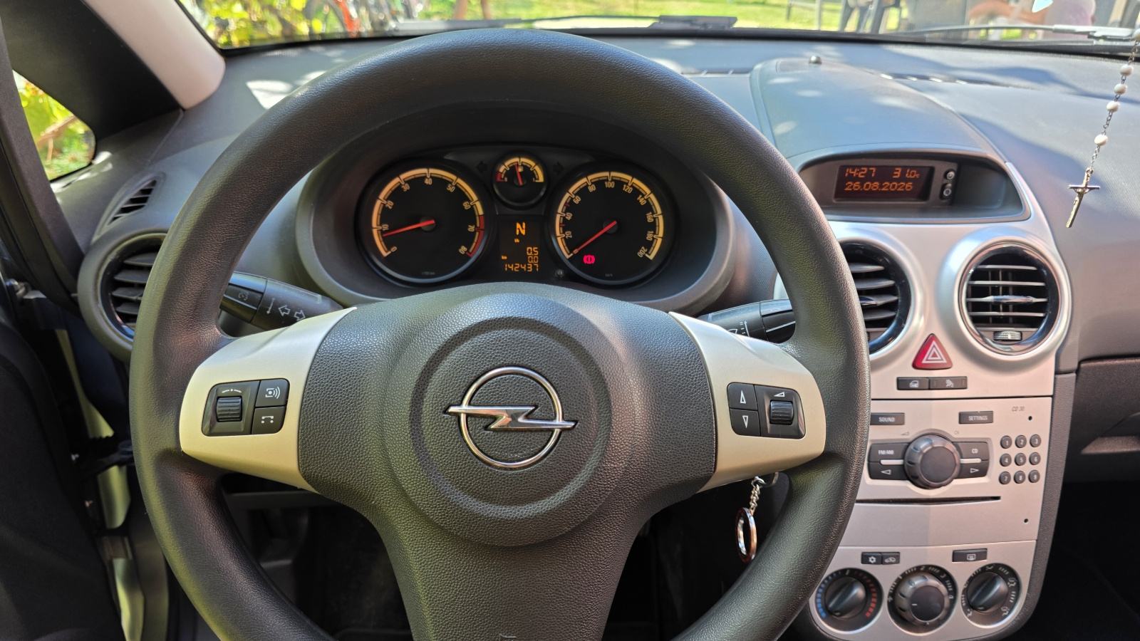 Corsa automatik,nove gume, veliki servis,servisna povjest,2 seta kotač, fotografija 5