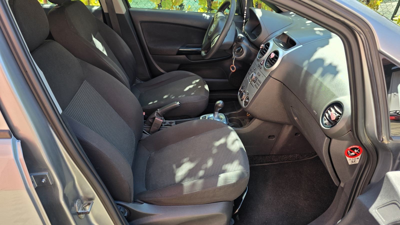 Corsa automatik,nove gume, veliki servis,servisna povjest,2 seta kotač, fotografija 14