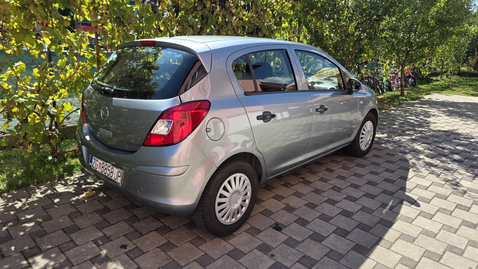 Corsa automatik,nove gume, veliki servis,servisna povjest,2 seta kotač, fotografija 9