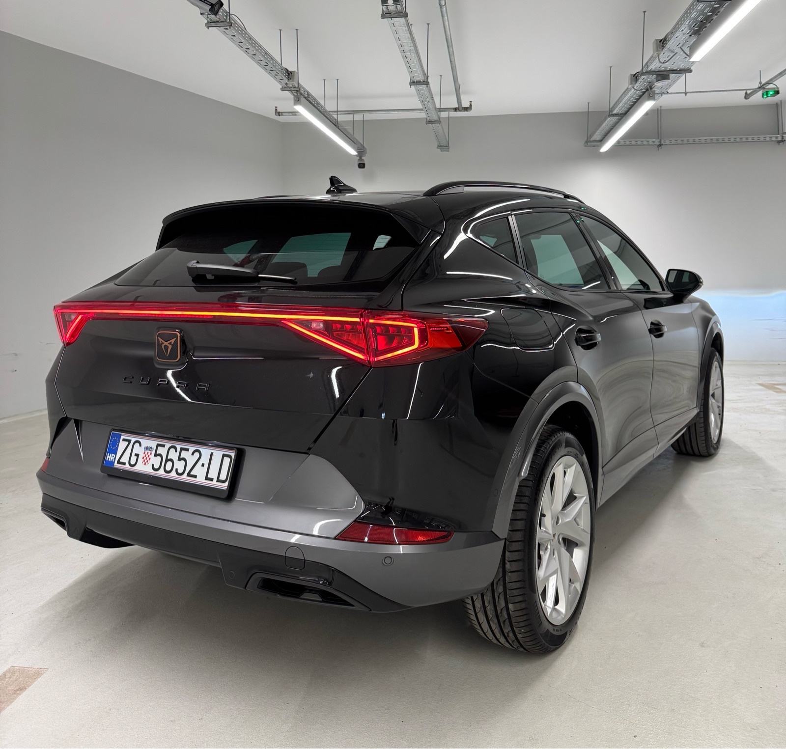 Cupra Formentor 1,5 TSI DSG ACC Matrix Kamera Keyless, pogled izvana - slika 5