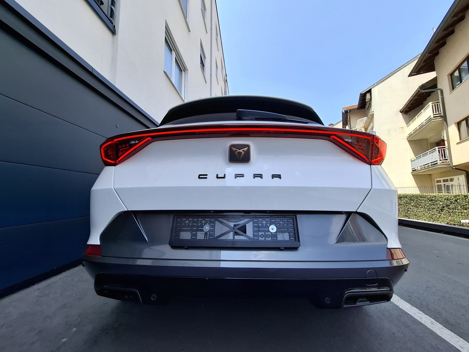 Cupra Formentor 1,5 TSI DSG, SNIŽENO 3500e, samo 9700km,, pogled izvana - slika 5