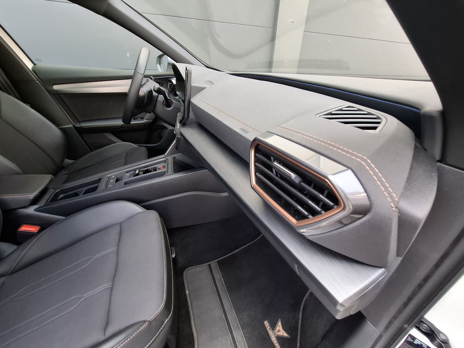 Cupra Formentor 1,5 TSI DSG, SNIŽENO 3500e, samo 9700km,, fotografija 13