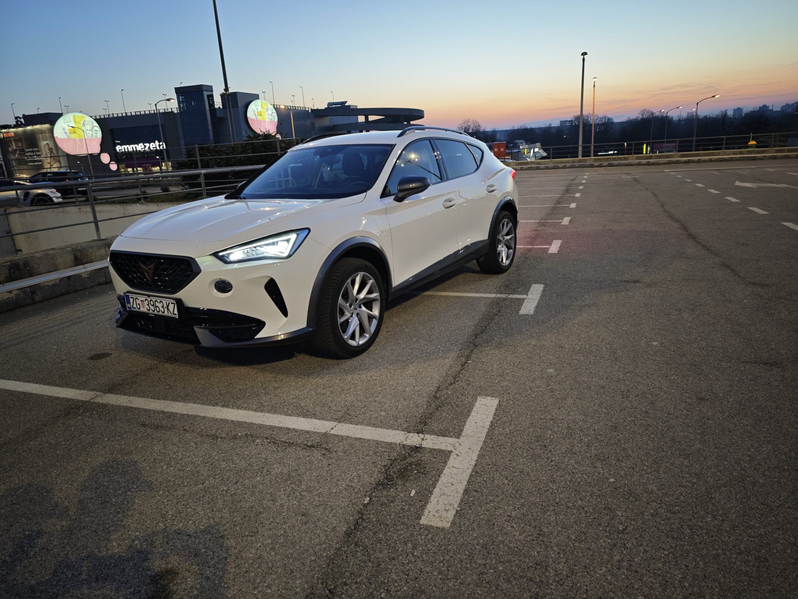 Cupra Formentor 1.5 TSI, 2023.g., 17.000km, fotografija 3