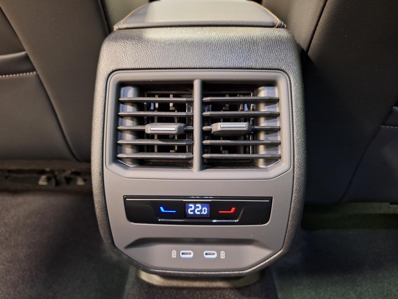 Cupra Formentor 1,5 TSI VIRTUAL COC. ACC LED NAVI JAMSTVO 2023 1.VL., fotografija 17