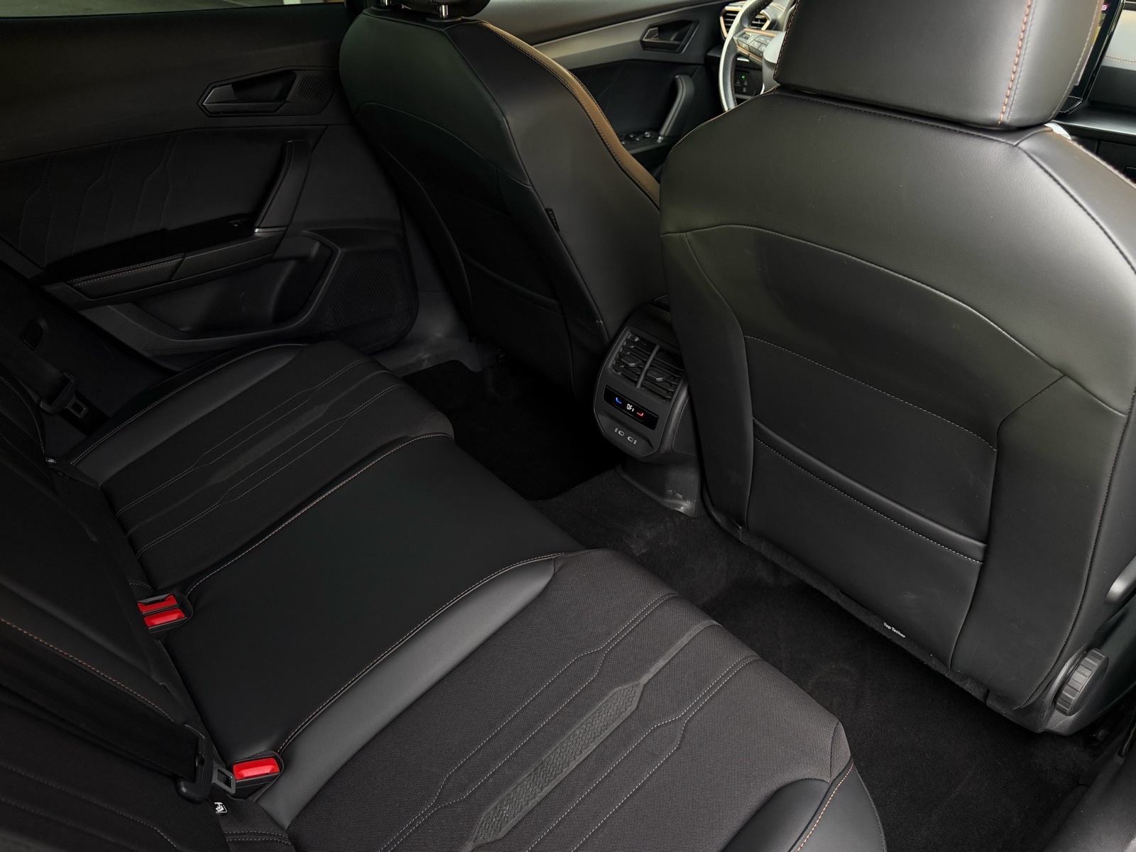 Cupra Formentor 2,0 TDI • Full led • Kamera • Navigacija • Manual, fotografija 18