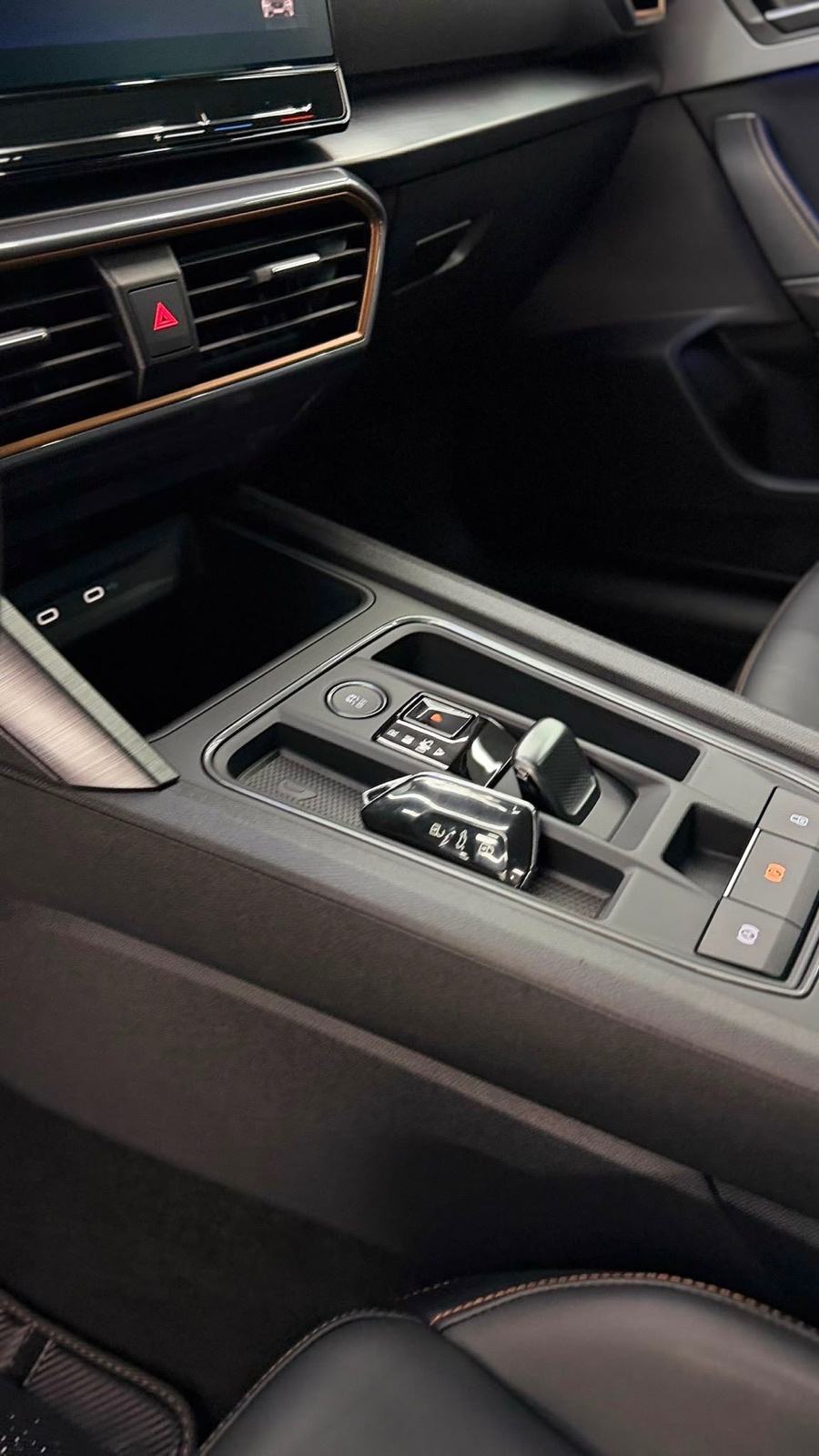 Cupra Formentor 2,0 TSI VZ°4 DRIVE°19” FELGE°KOZA°VIRTUAL°NAVI°AMBI°, fotografija 14