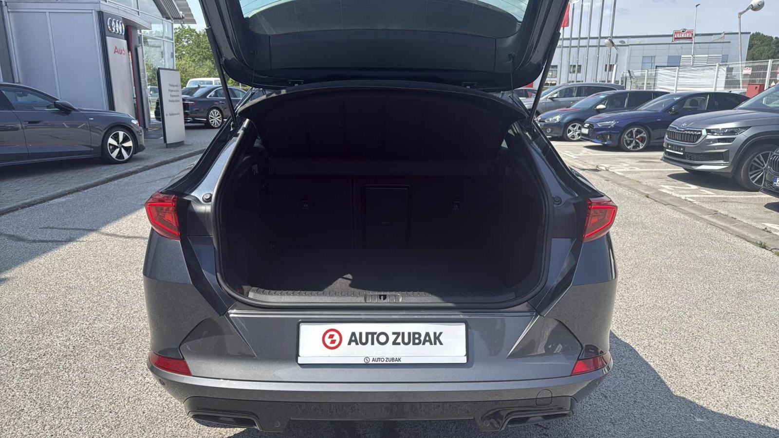 CUPRA FORMENTOR 2023 • PREMIUM jamstvo • AutoZubak Rabljena, fotografija 12