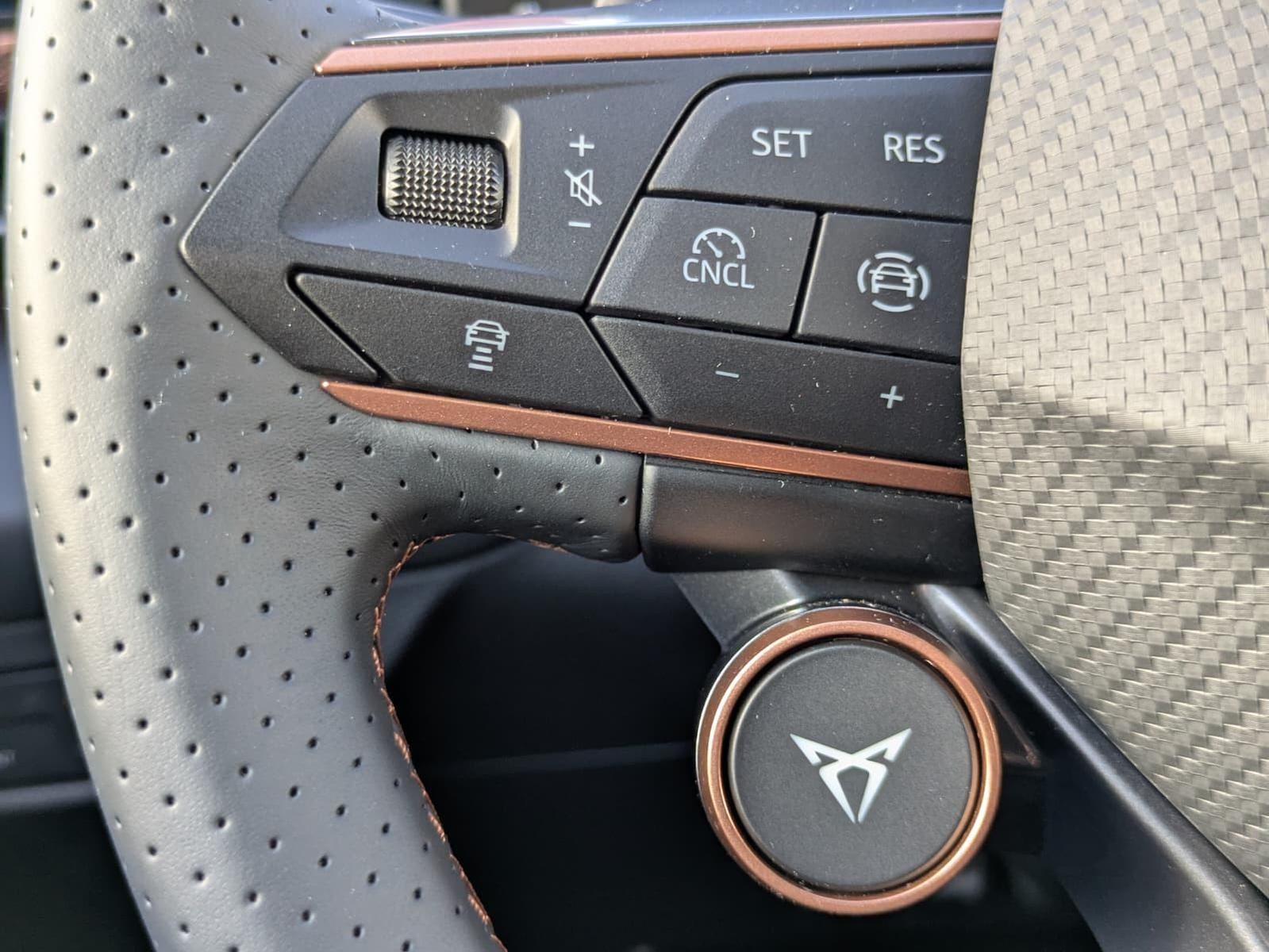 Cupra Terramar 2.0 TSI DSG 4Drive VZ PANORAMA MATRIX HUD ACC DCC, fotografija 14