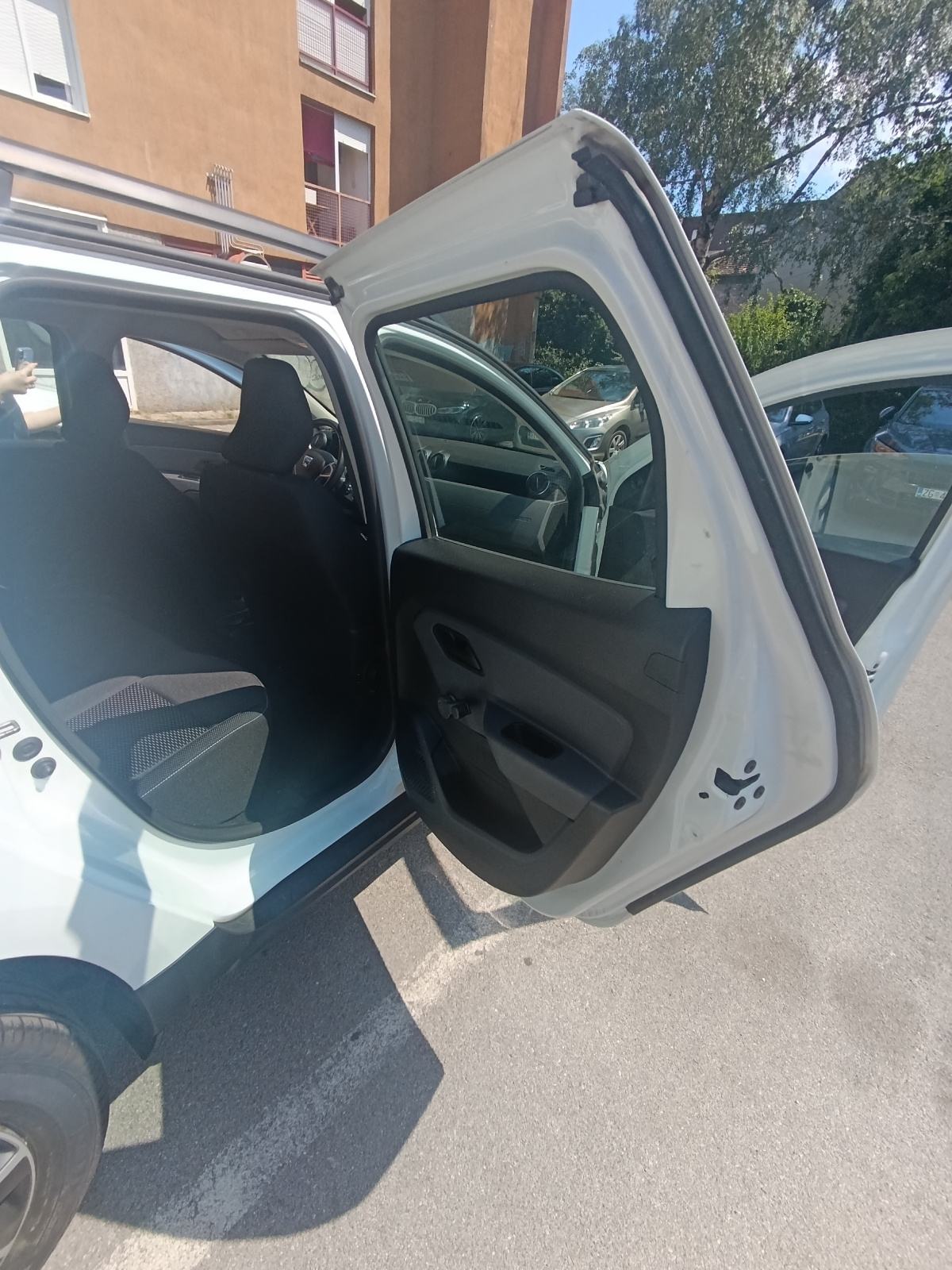 Dacia Duster 1.0 tce 74+ plin, fotografija 5