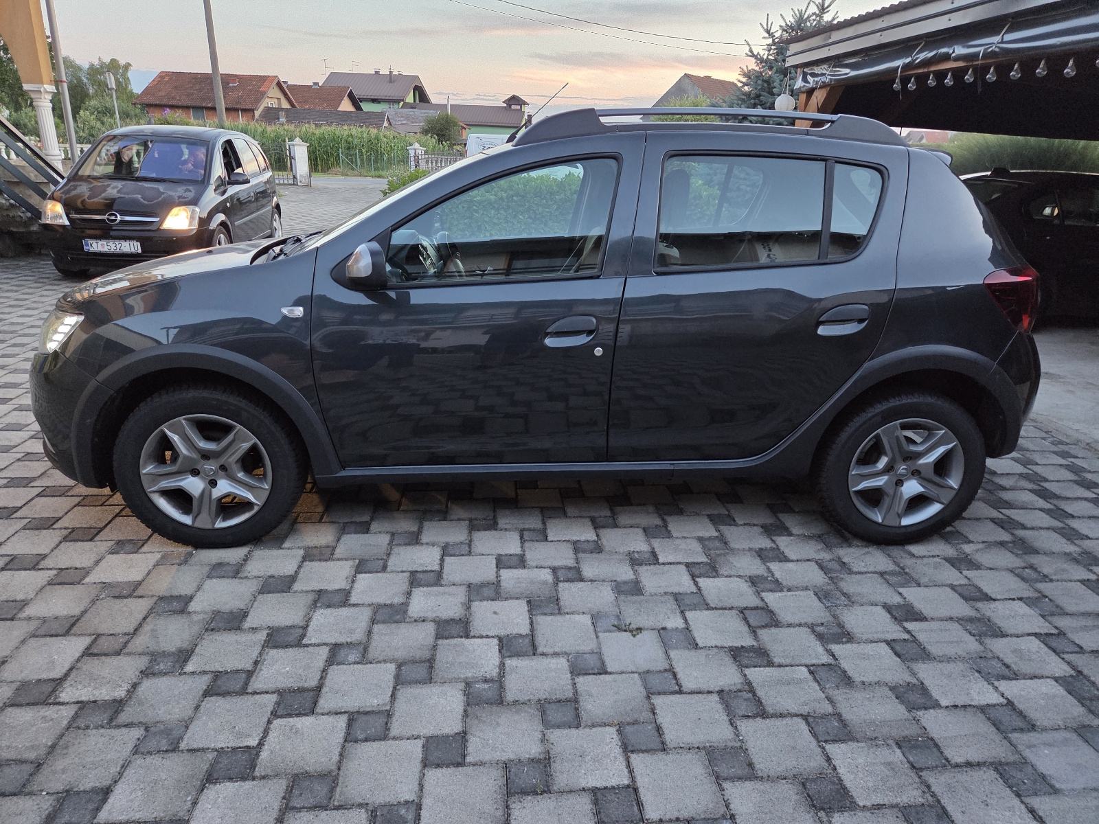Dacia sandero stepway cros 1,0 tce navi tempomat alu f, pogled izvana - slika 1