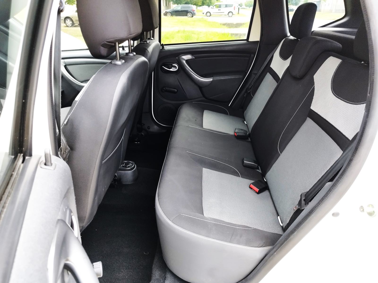 Dacia Duster 1,2 TCe 125 ***PRESTIGE**NAVI**ALU**TEMPOMAT**JAMSTVO**, fotografija 11