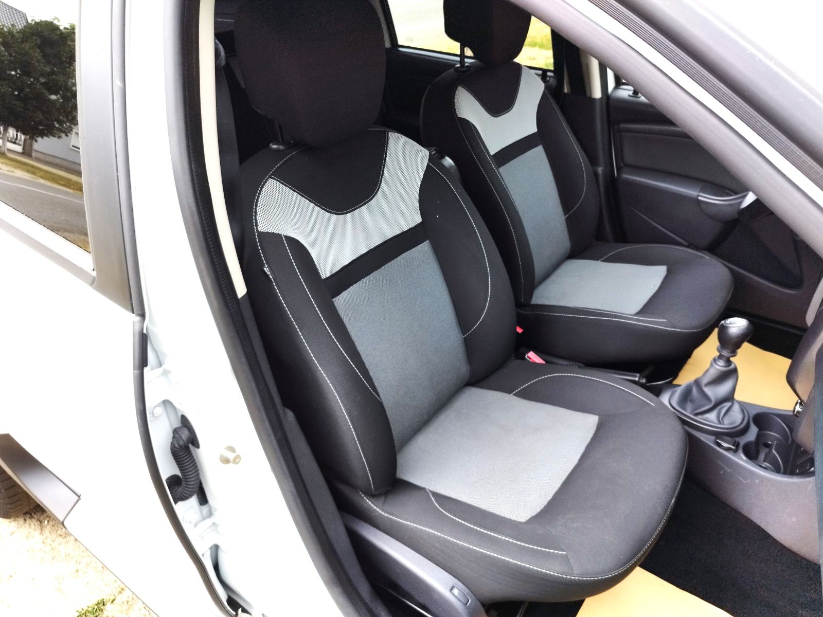 Dacia Duster 1,2 TCe 125 ***PRESTIGE**NAVI**ALU**TEMPOMAT**JAMSTVO**, fotografija 13