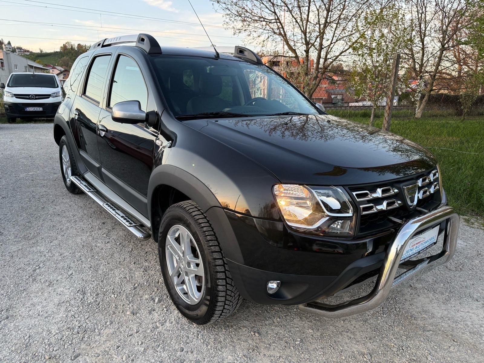 Dacia Duster 1,2 TCe -ALU-KLIMA-NAVI-TEMP-NEMA 5%, fotografija 4