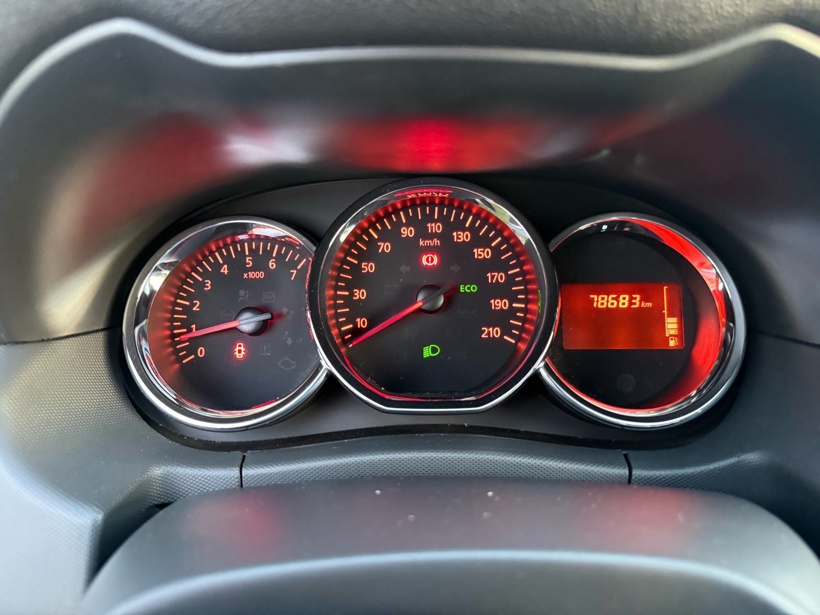 Dacia Duster 1,2 TCe -ALU-KLIMA-NAVI-TEMP-NEMA 5%, fotografija 20