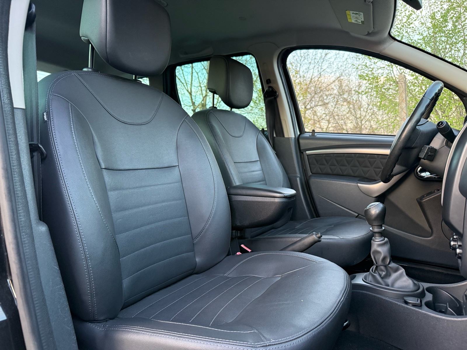 Dacia Duster 1,2 TCe -ALU-KLIMA-NAVI-TEMP-NEMA 5%, fotografija 16