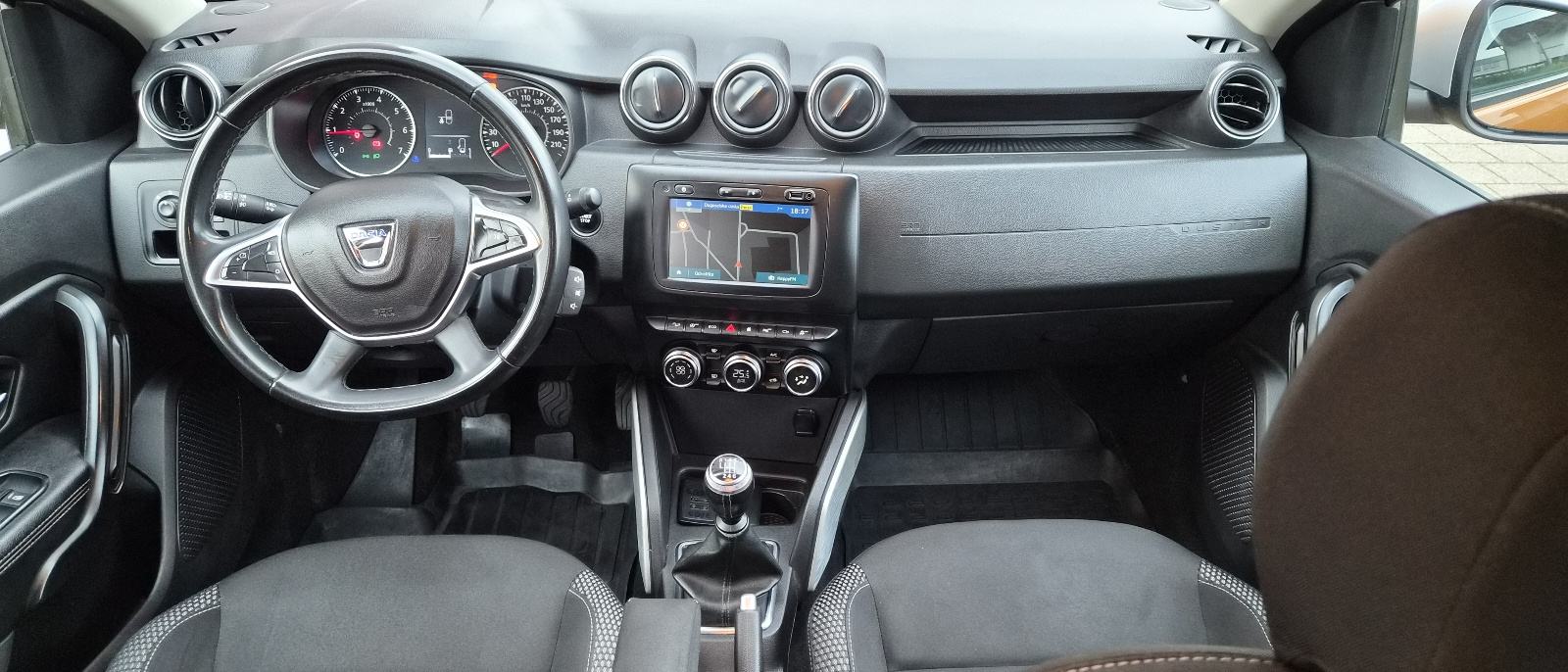 Dacia Duster 4X4 1,5 Blue dCi 115 PRESTIGE HR VOZILO KAMERA 360, fotografija 13