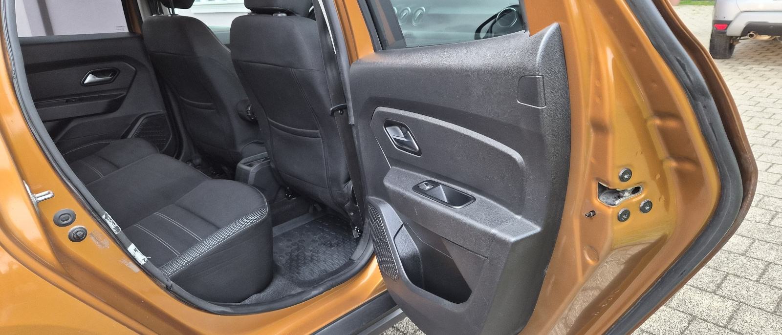 Dacia Duster 4X4 1,5 Blue dCi 115 PRESTIGE HR VOZILO KAMERA 360, fotografija 11
