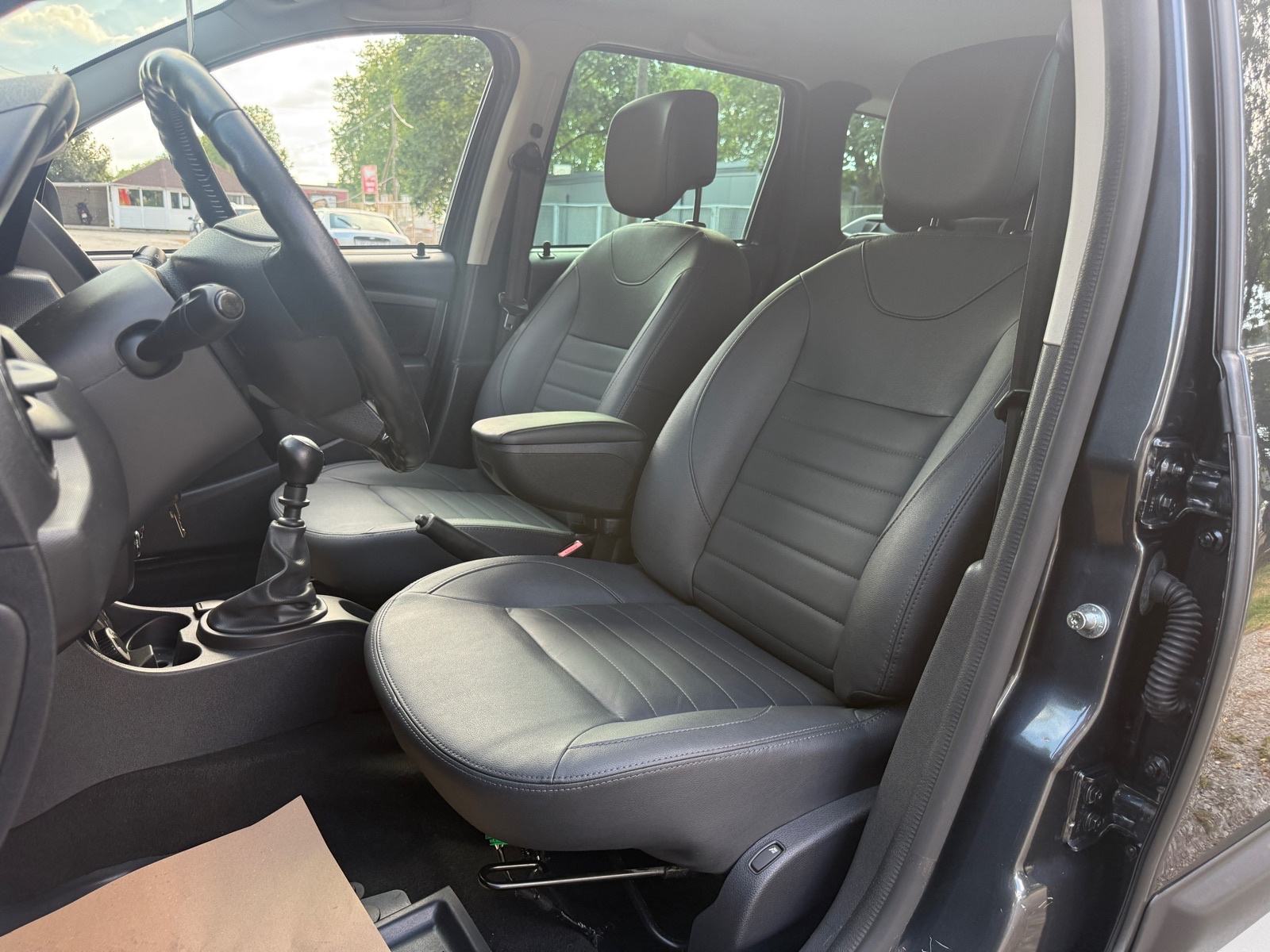 Dacia Duster 1,5 dCi 110 4x4-TEMPOM-VELIKI SERVIS-NAVI-KOŽA-GR.SJEDALA, fotografija 10