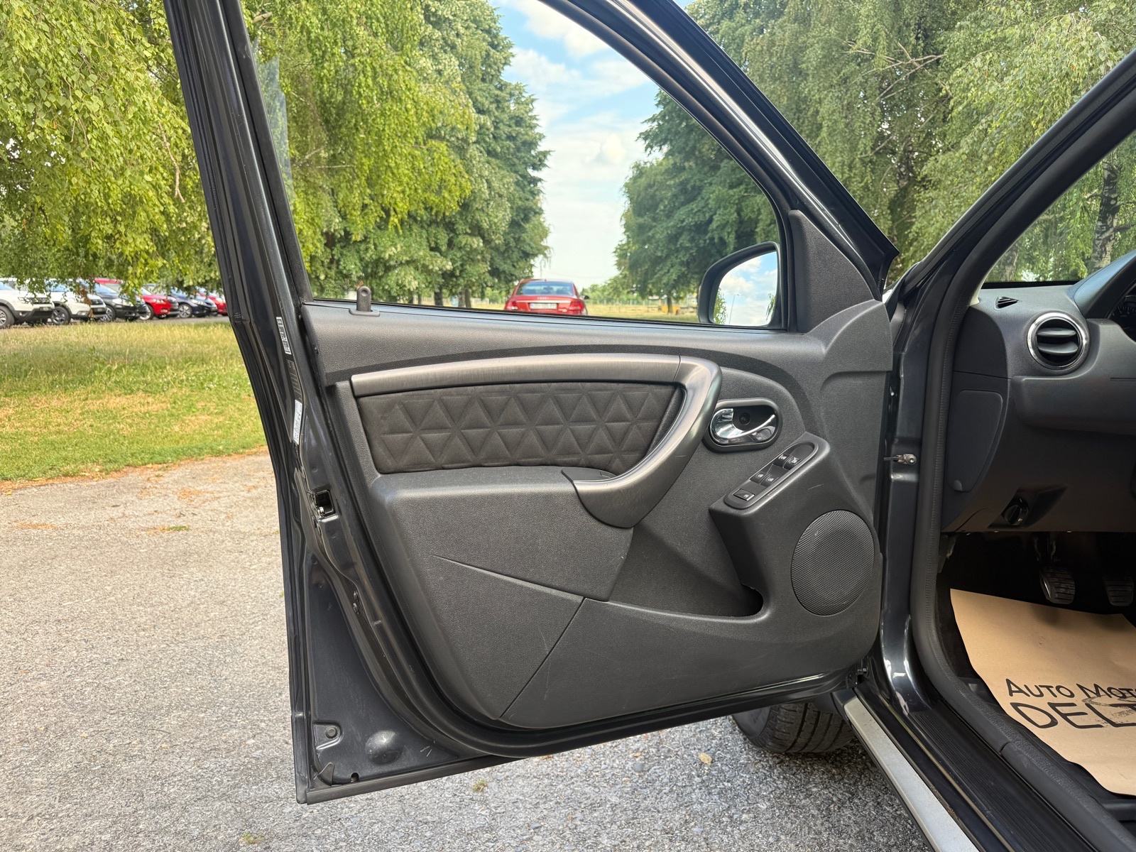 Dacia Duster 1,5 dCi 110 4x4-TEMPOM-VELIKI SERVIS-NAVI-KOŽA-GR.SJEDALA, fotografija 9