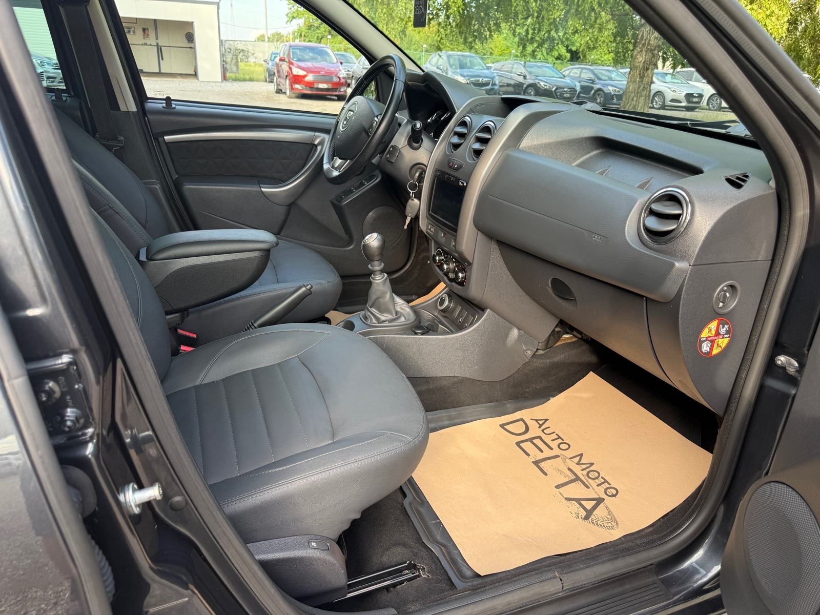 Dacia Duster 1,5 dCi 110 4x4-TEMPOM-VELIKI SERVIS-NAVI-KOŽA-GR.SJEDALA, fotografija 20