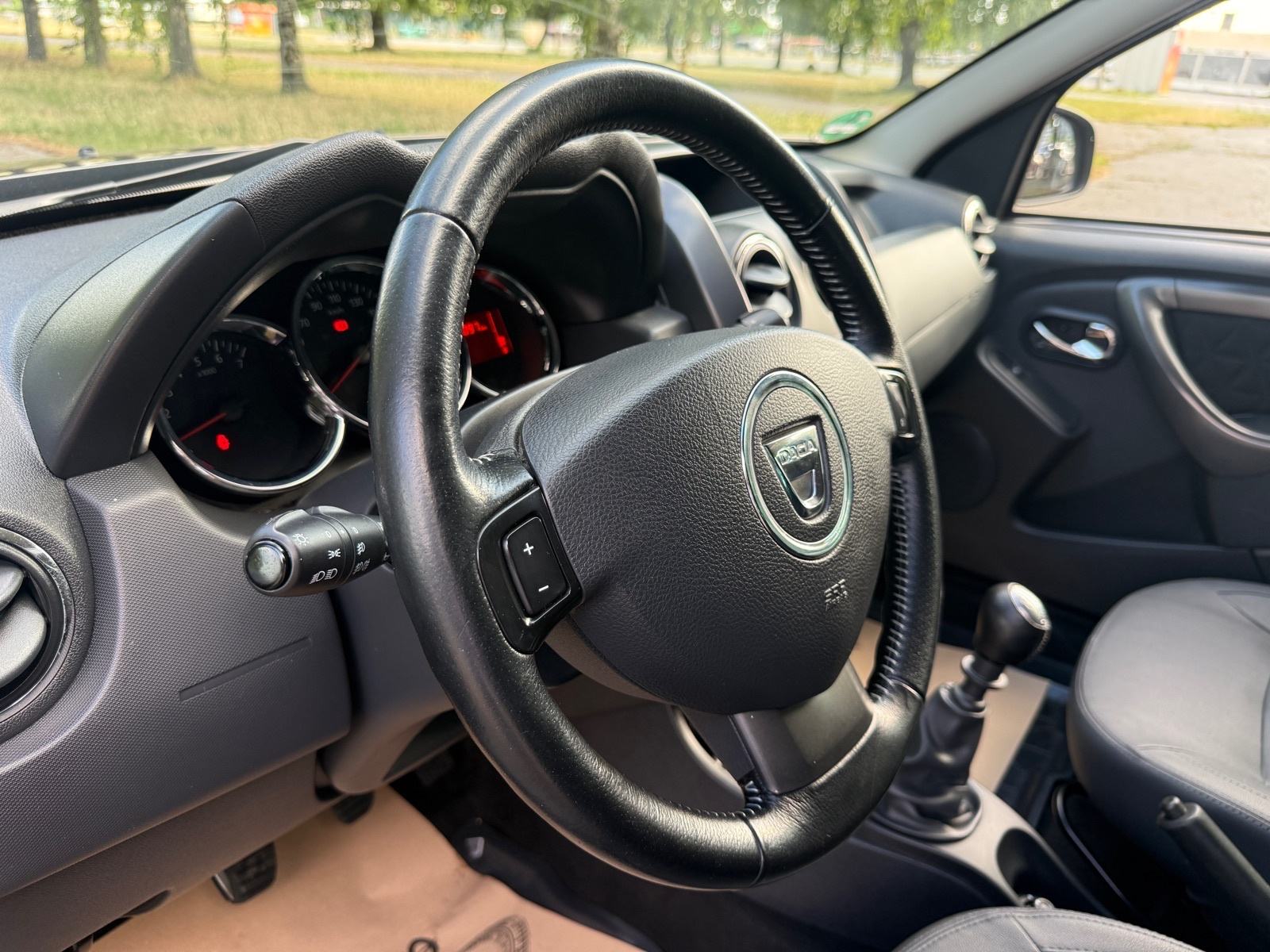Dacia Duster 1,5 dCi 110 4x4-TEMPOM-VELIKI SERVIS-NAVI-KOŽA-GR.SJEDALA, fotografija 12