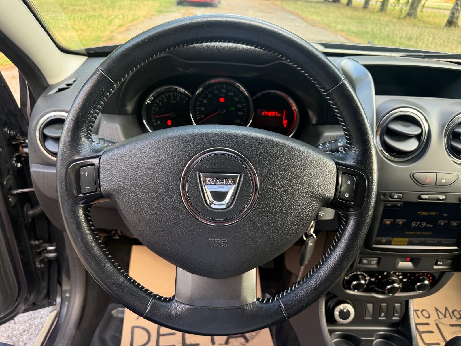 Dacia Duster 1,5 dCi 110 4x4-TEMPOM-VELIKI SERVIS-NAVI-KOŽA-GR.SJEDALA, fotografija 13