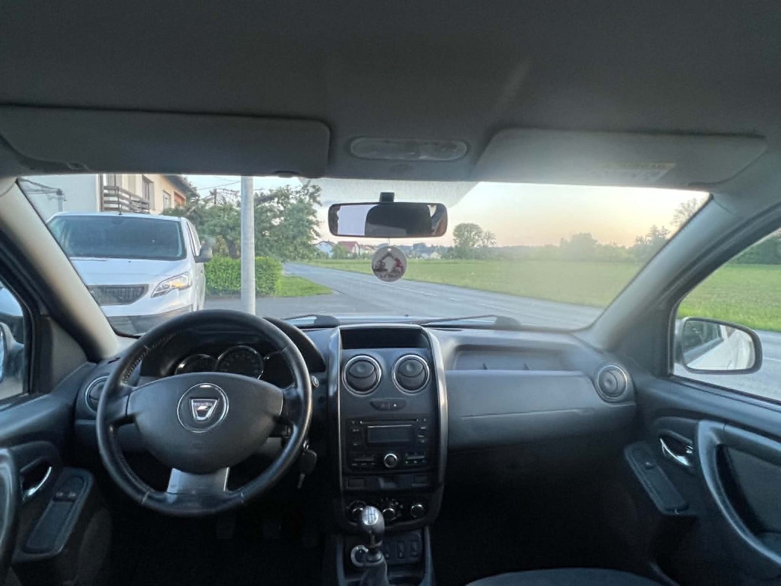 Dacia Duster 1,5 dCi 4X4 • KUKA • PRVI VLASNIK, fotografija 9