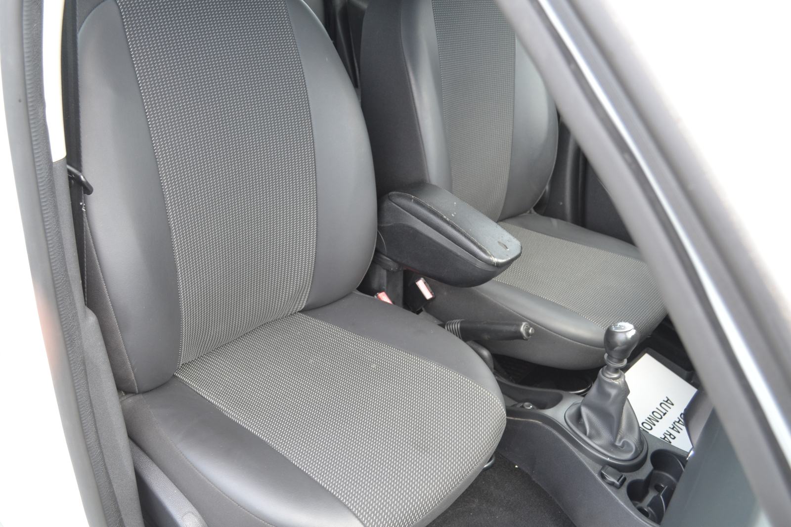 Dacia Duster 1,5 dCi 90 *** MOTOR I LIMARIJA ODLIČNI ***, fotografija 11