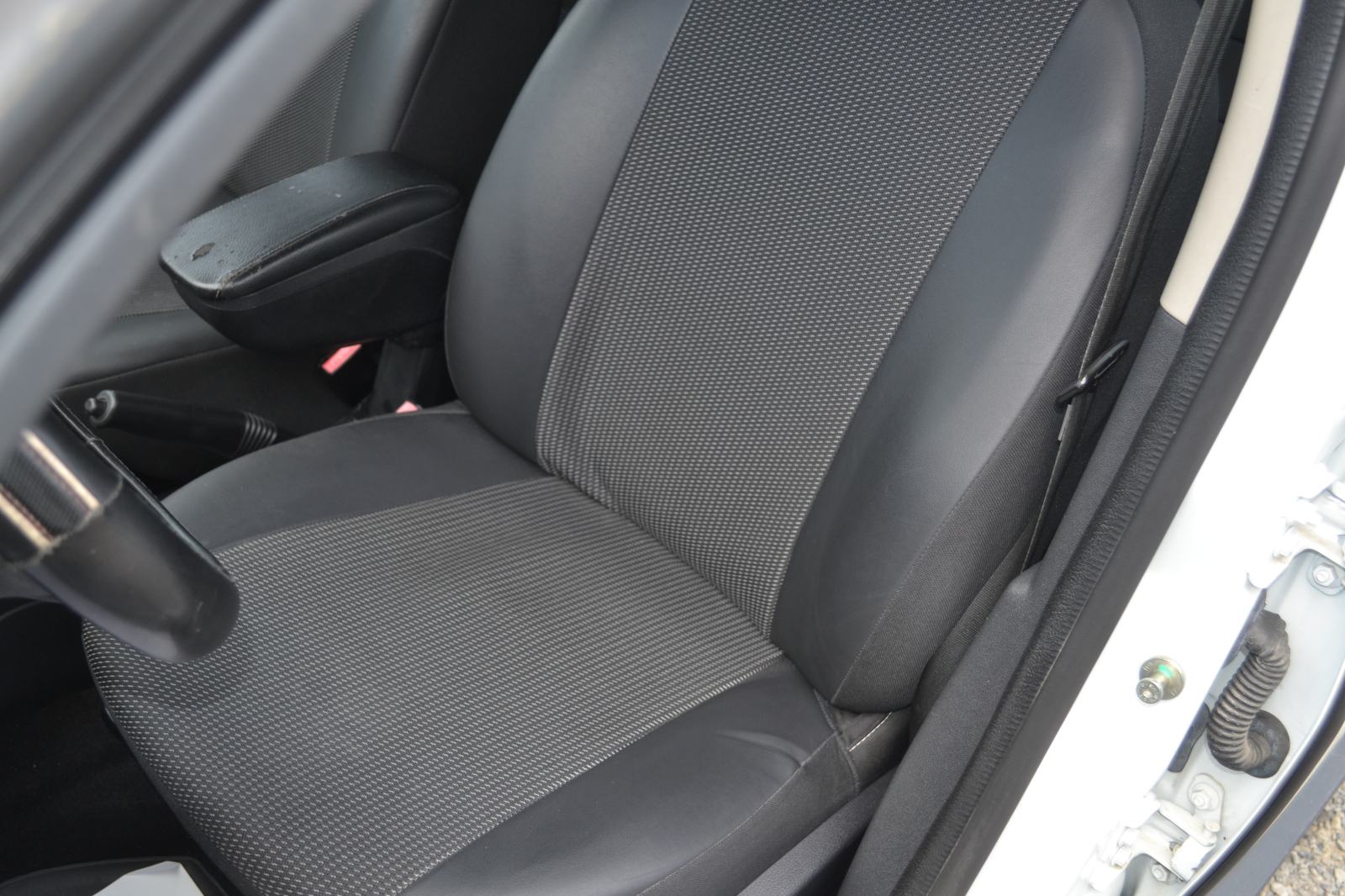 Dacia Duster 1,5 dCi 90 *** MOTOR I LIMARIJA ODLIČNI ***, fotografija 8