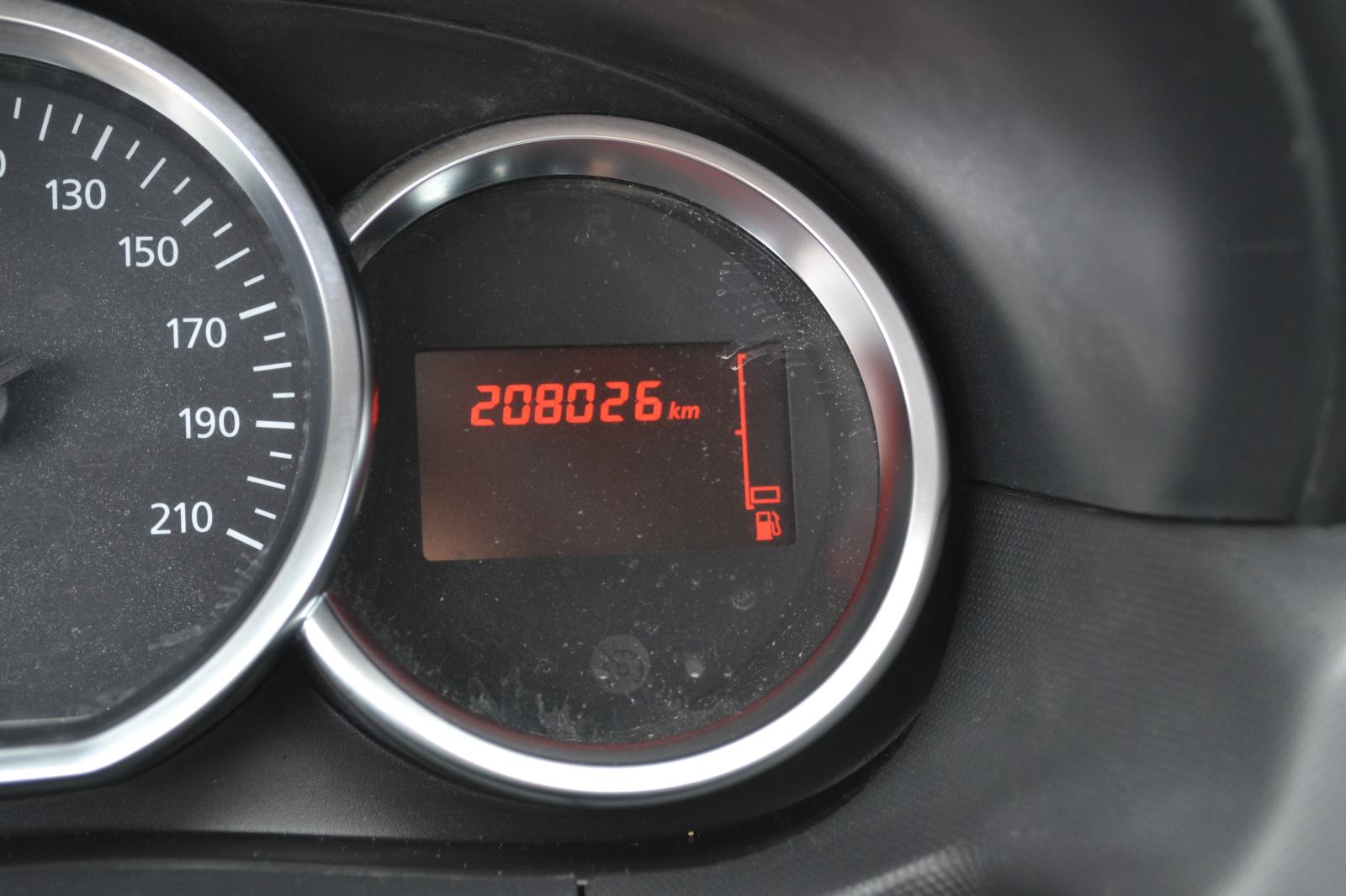Dacia Duster 1,5 dCi 90 *** MOTOR I LIMARIJA ODLIČNI ***, fotografija 13