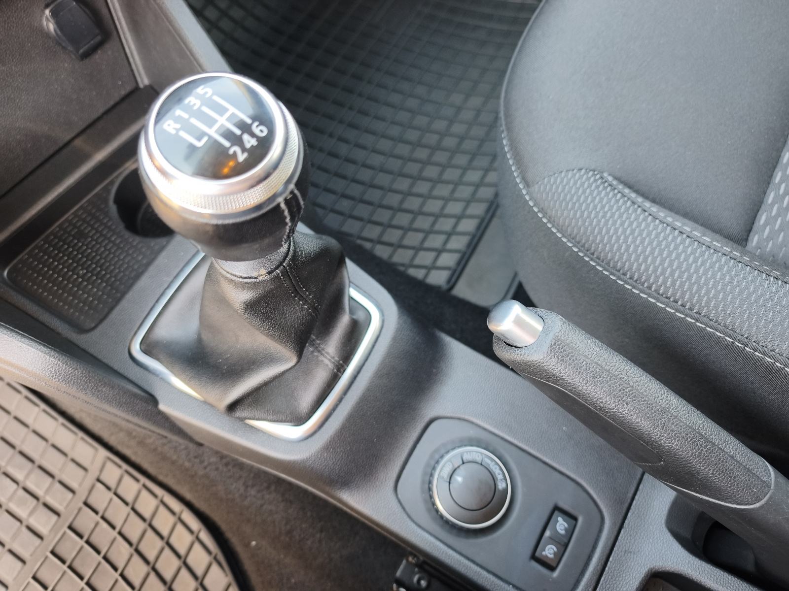 Dacia Duster 1,5 dCi 115ks*4x4*N-1 odbitak PDV-a 100%*KUKA**NIJE UVOZ*, fotografija 19
