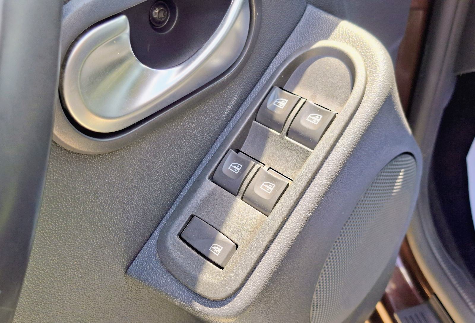 Dacia Duster 1,5 dCi 110 NAVIGACIJA//KAMERA//SERVISNA KNJIGA//LEASING, fotografija 14