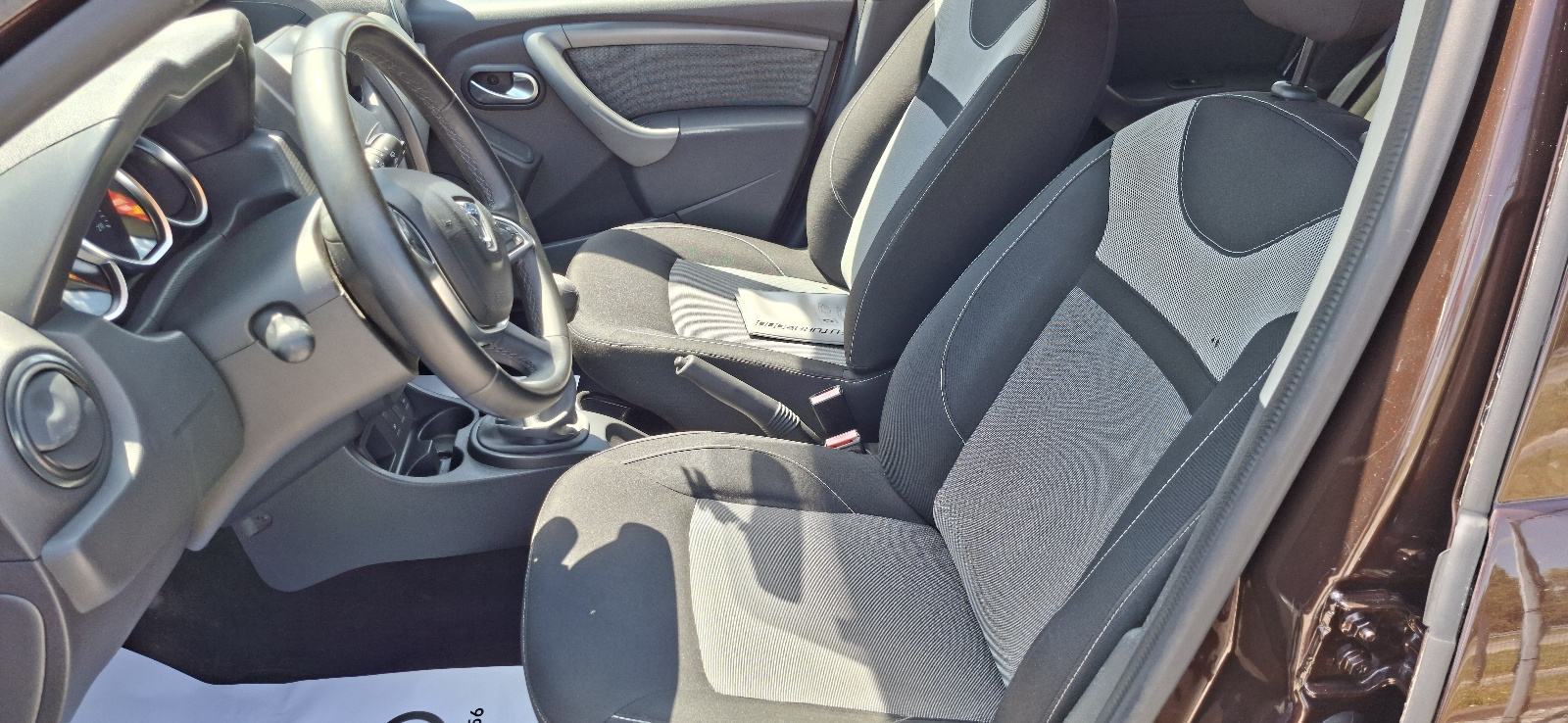 Dacia Duster 1,5 dCi 110 NAVIGACIJA//KAMERA//SERVISNA KNJIGA//LEASING, fotografija 9