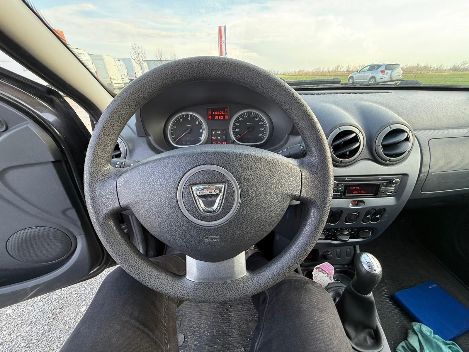 DACIA DUSTER 1.5 DIZEL - MOTOR PROBLEM DOSTAVA GRATIS!!!, fotografija 9