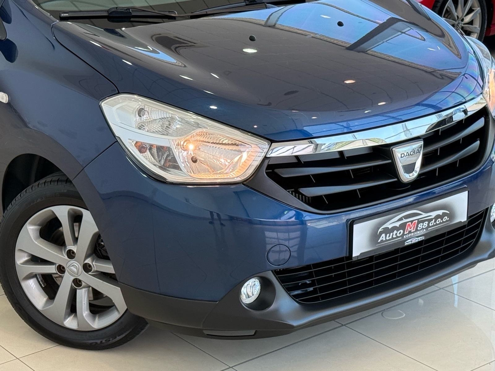 Dacia Lodgy 1.2 TCe⭐️89.000km⭐️NOVI LANAC⭐️NAVI⭐️GARANCIJA⭐️, pogled izvana - slika 2
