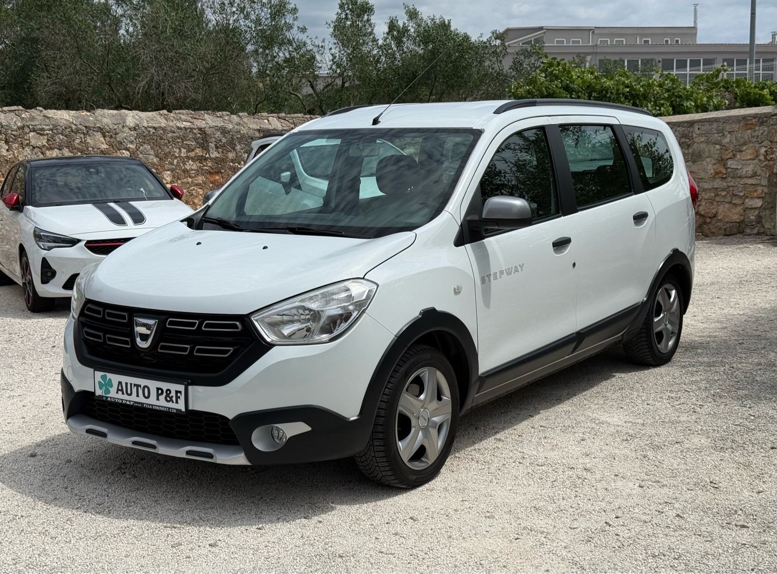 DACIA Lodgy Stepway 1.2 TCe *7 putničkih sjedala/sva oprema/Euro kuka*, fotografija 3