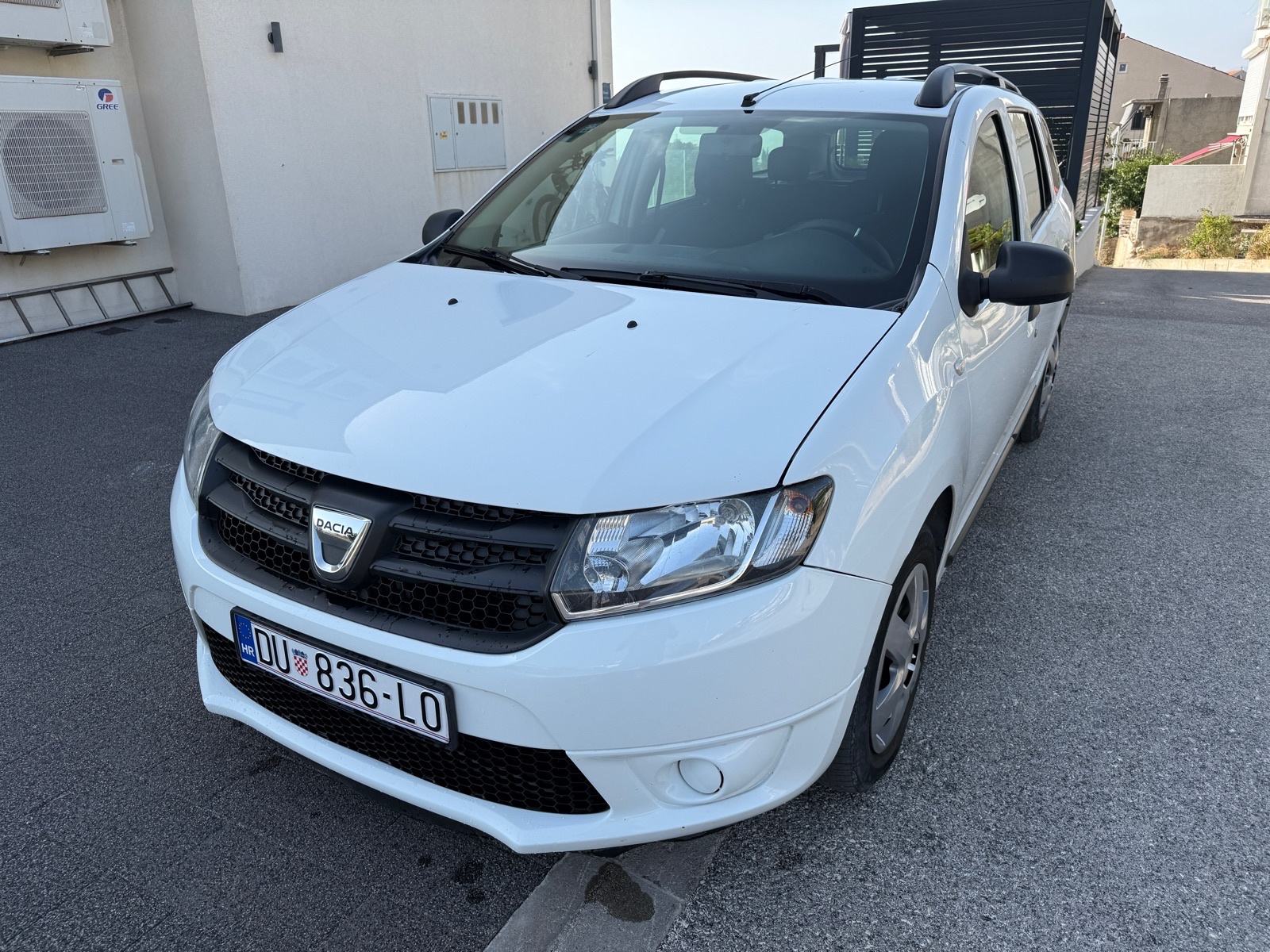Dacia Logan 1,5 dCi *REG 08/27*, fotografija 1