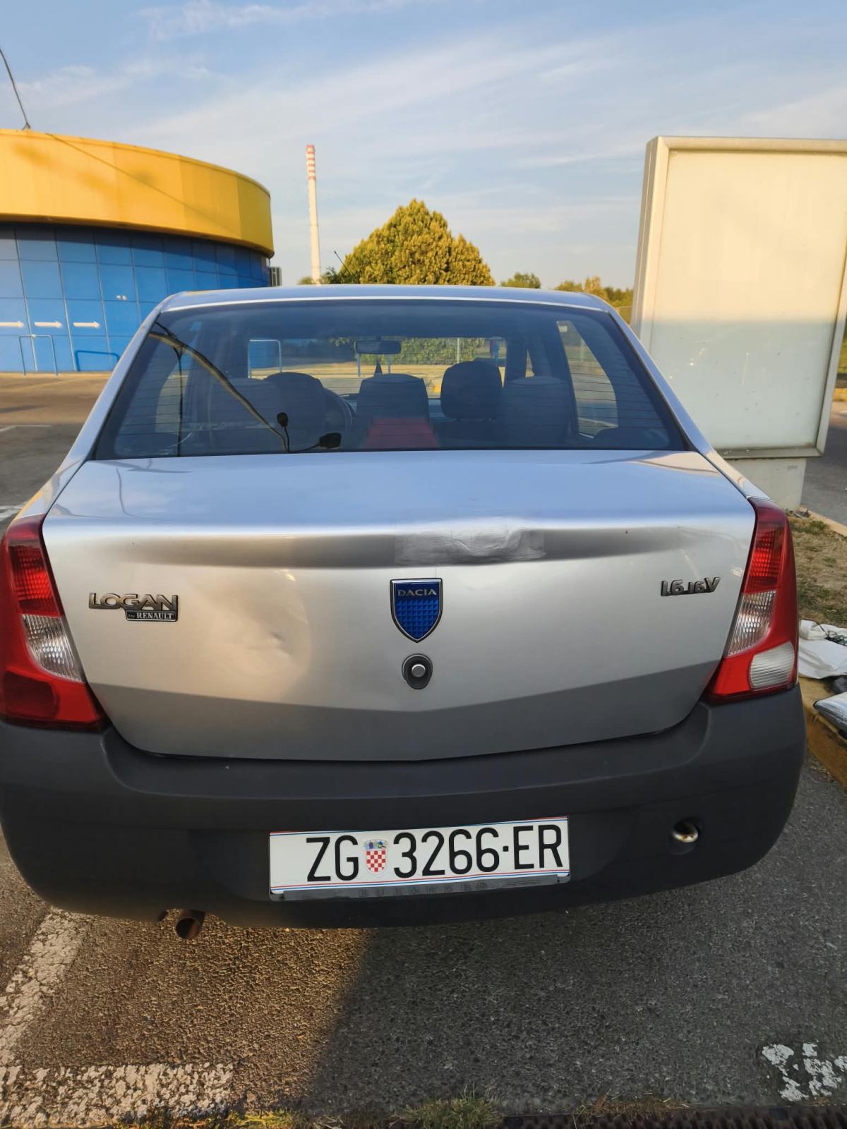 Dacia Logan 1,6, fotografija 2