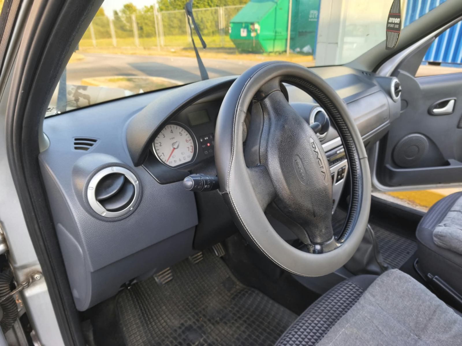 Dacia Logan 1,6, fotografija 7
