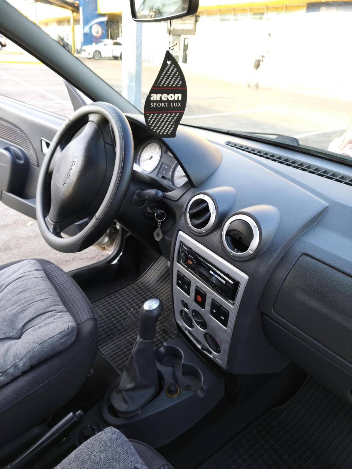 Dacia Logan 1,6, fotografija 15