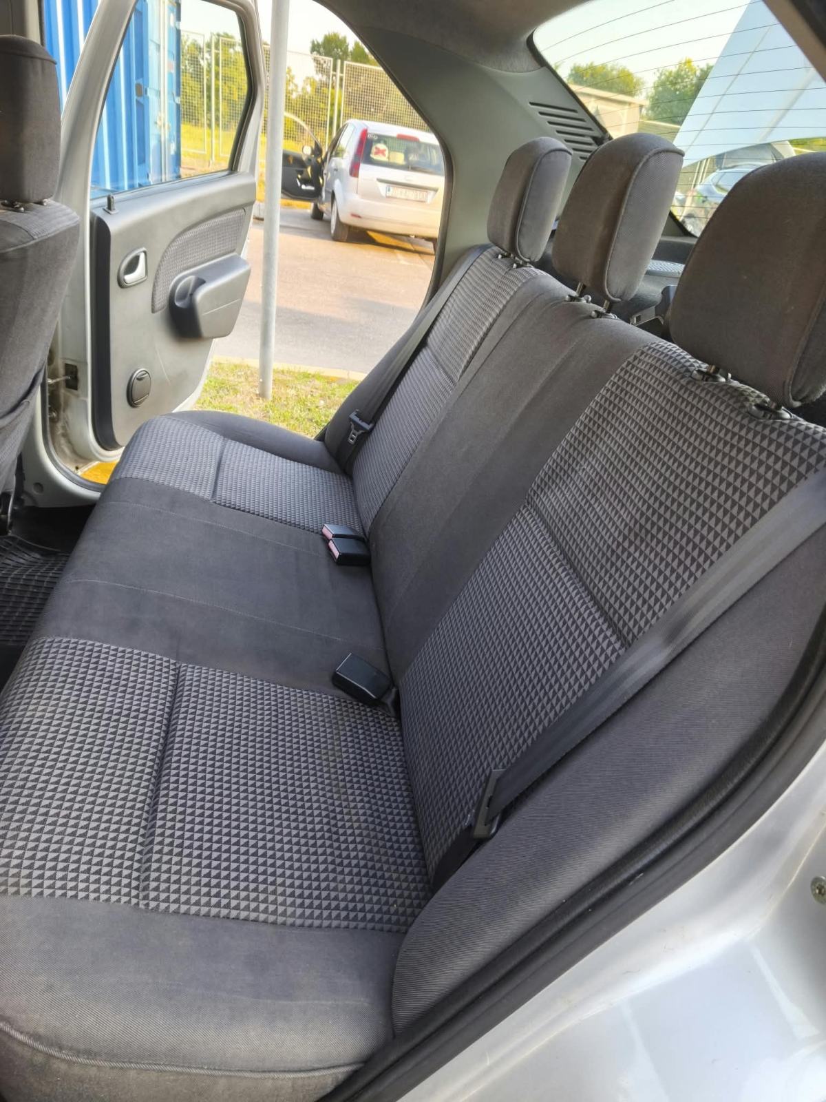 Dacia Logan 1,6, fotografija 11