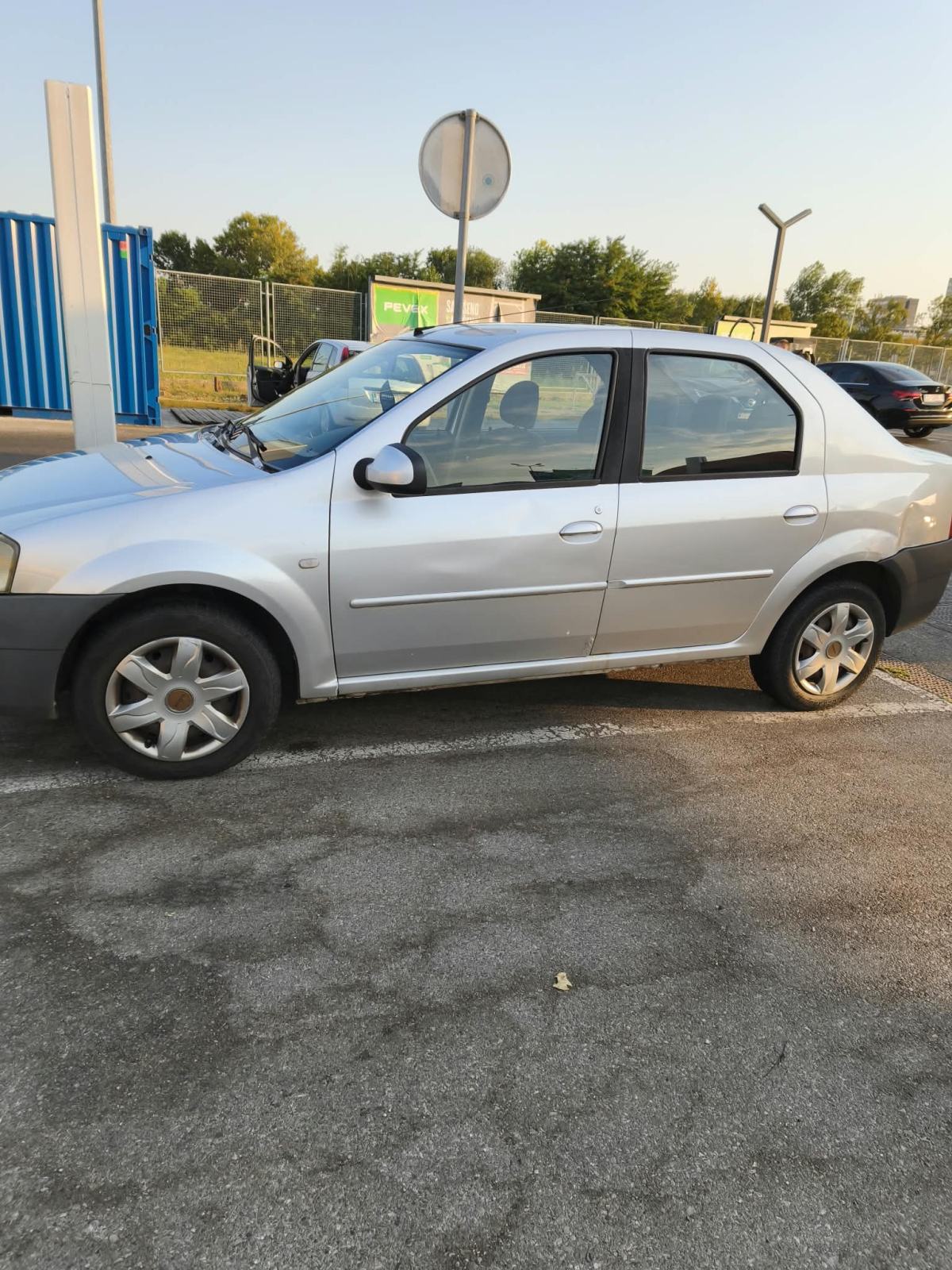 Dacia Logan 1,6, fotografija 4