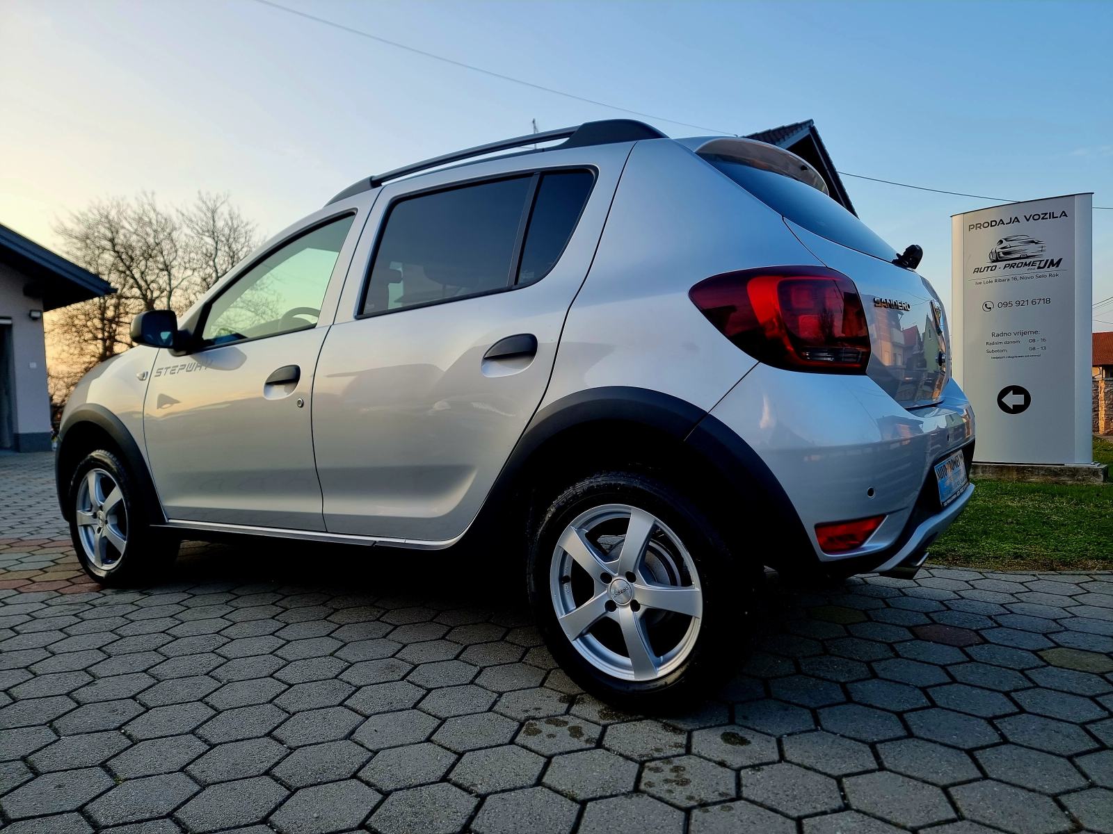 Dacia Sandero 0,9 BENZIN,,STEPWAY,,SERVISNA,,14271KM, pogled izvana - slika 5